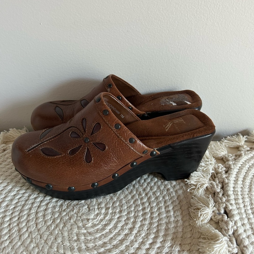 Y2K vintage Brown Leather upper Women's Clogs-size 7 on tag (fit like 6.5)